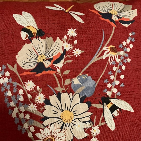 Hampton Bay Red Bee Floral Indoor/Outdoor Accent Pillow - Picture 4 of 16